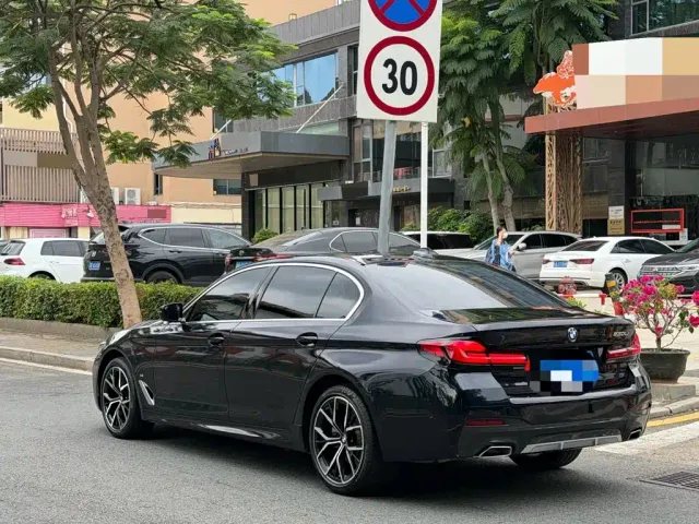 BMW 5 Series — Фото автомобиля 15