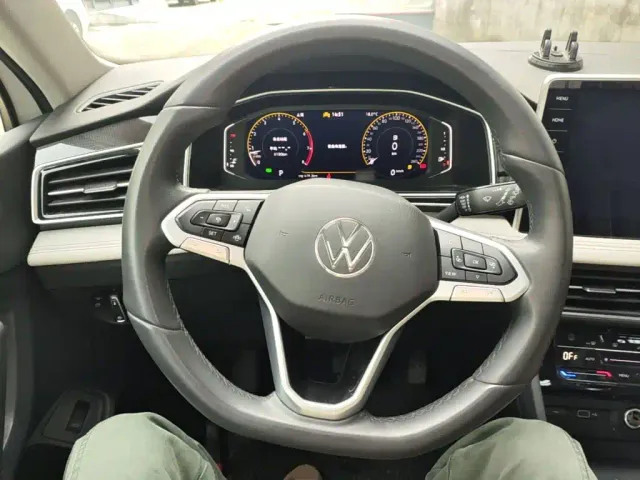 Volkswagen Tiguan L — Фото автомобиля 10