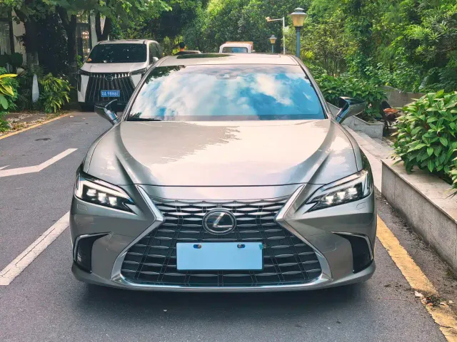 Lexus ES — Фото автомобиля 2