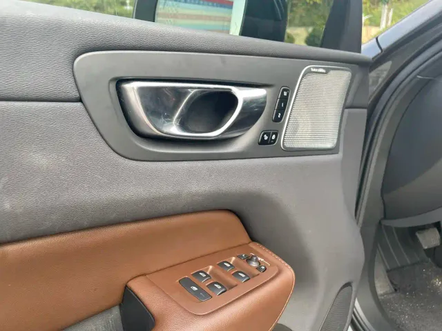Volvo XC60 — Фото автомобиля 11
