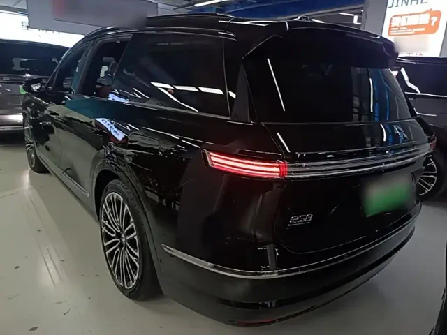 NIO NIO ES8 2025 Base Model — Фото автомобиля 4