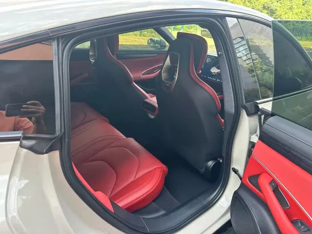 Xiaomi SU7 — Фото автомобиля 14