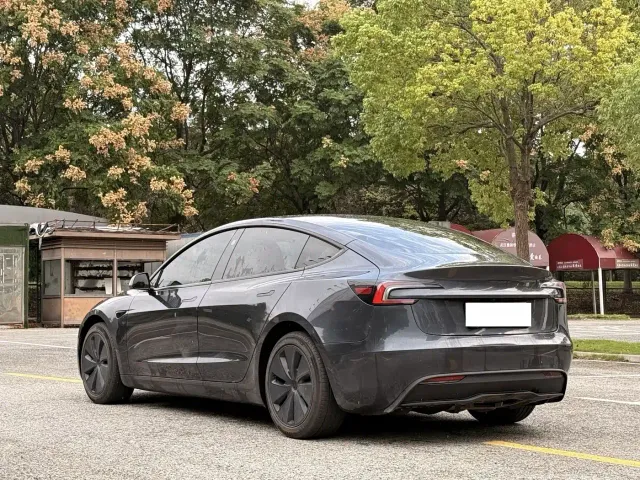 Tesla Model 3 — Фото автомобиля 6