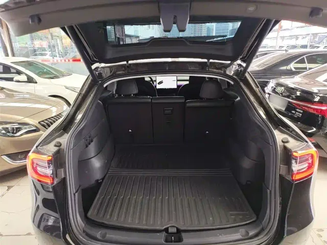 Tesla Model Y — Фото автомобиля 18