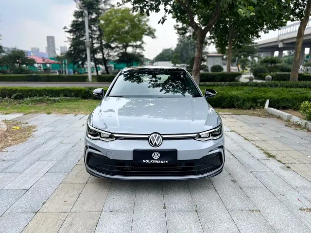 Volkswagen Golf — Фото автомобиля 2