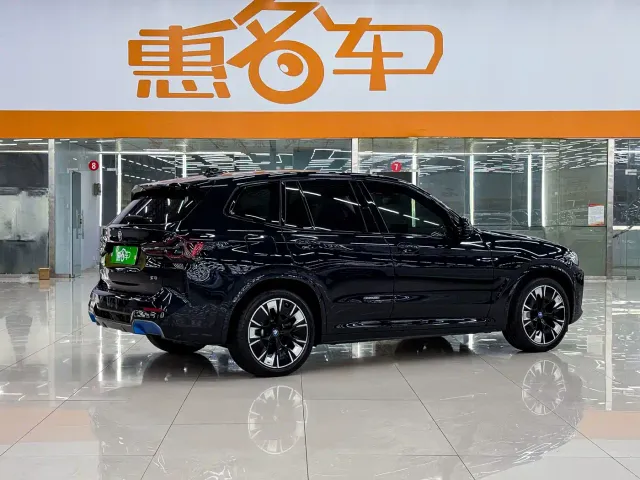 BMW iX3 — Фото автомобиля 24