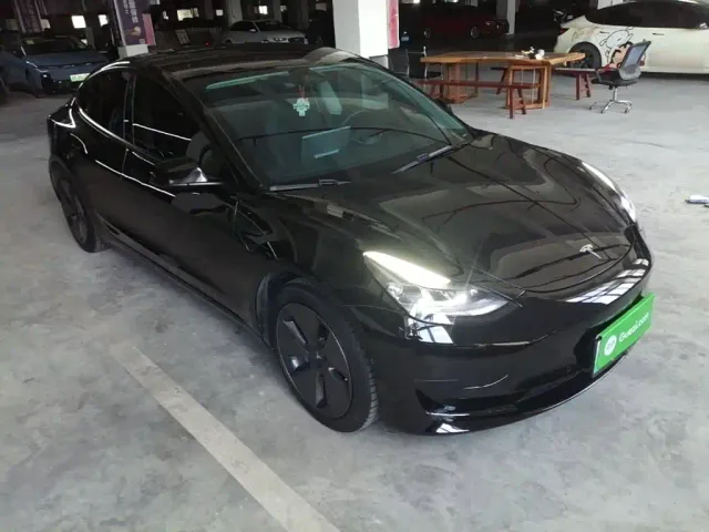 Tesla Model 3 — Фото автомобиля 3