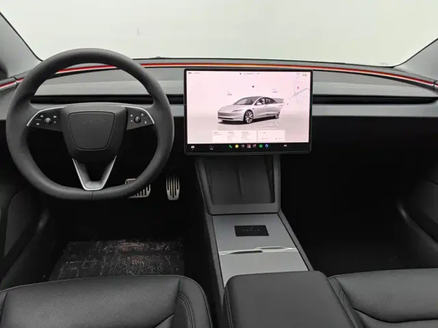 Tesla Model 3 — Фото автомобиля 12