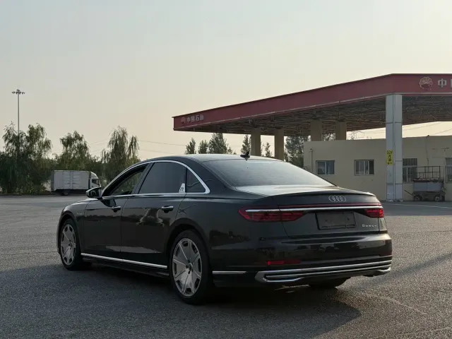 Audi A8 — Фото автомобиля 9