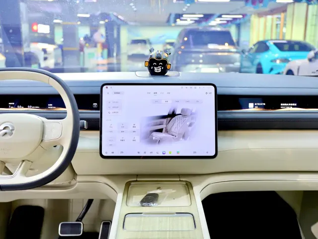 NIO NIO ES8 2025 Base Model — Фото автомобиля 14