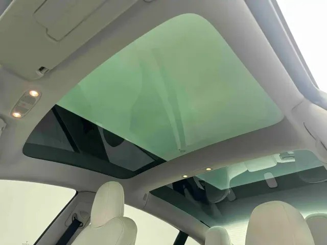 Tesla Model 3 — Фото автомобиля 18