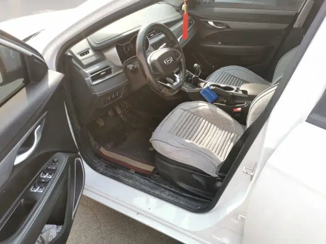 Geely Emgrand — Фото автомобиля 12