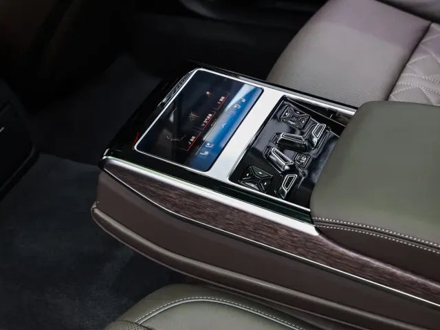 Audi A8 — Фото автомобиля 22