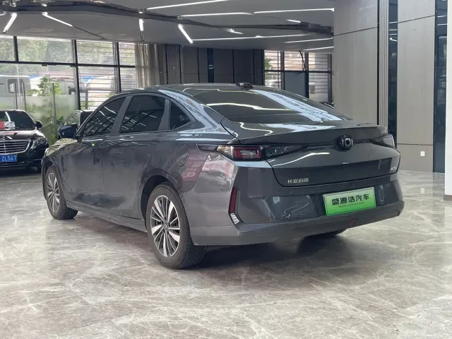 Changan Qiyuan A05 — Фото автомобиля 5
