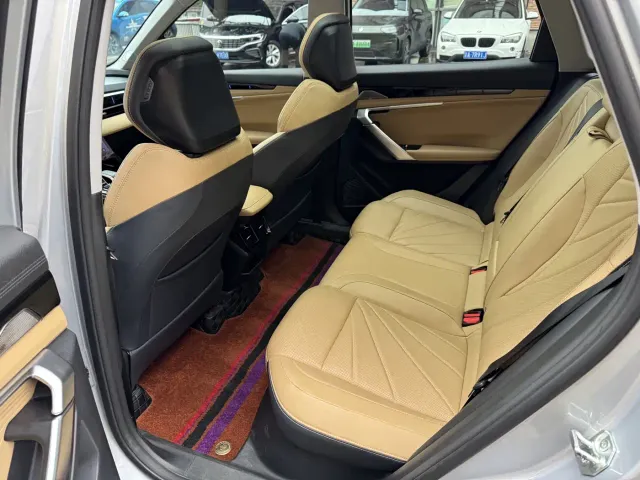 Geely Boyue L — Фото автомобиля 9