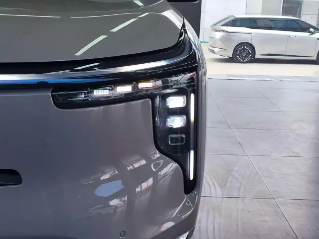IM Motors LS8 — Фото автомобиля 13