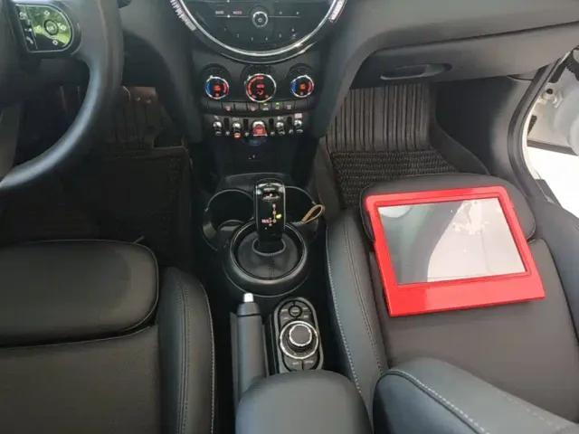 MINI Hatch — Фото автомобиля 13