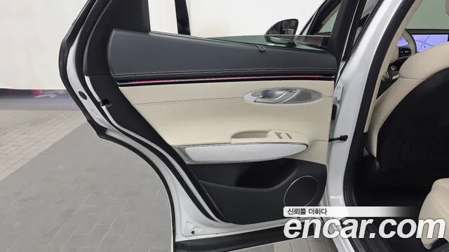 Genesis GV70 — Фото автомобиля 14