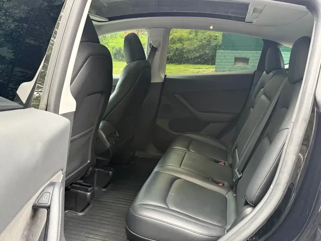 Tesla Model Y — Фото автомобиля 8