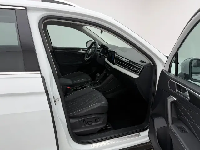 Volkswagen Tiguan L — Фото автомобиля 10