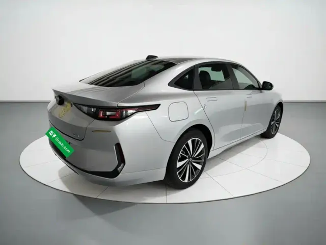 Changan Qiyuan A05 — Фото автомобиля 6