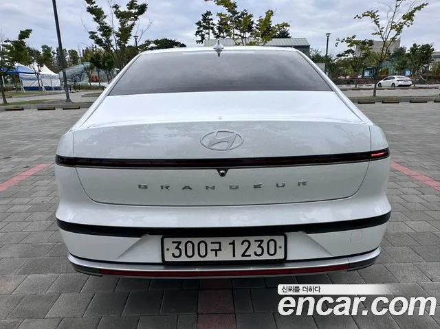 Hyundai Grandeur Grandeur (GN7) 2.5 Бензин 2WD — Фото автомобиля 2