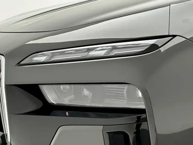 BMW i7 — Фото автомобиля 10
