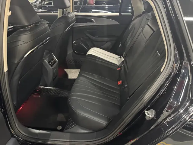 Hongqi H5 — Фото автомобиля 6