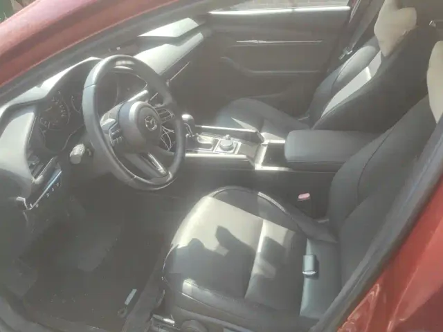 Mazda Axela — Фото автомобиля 9