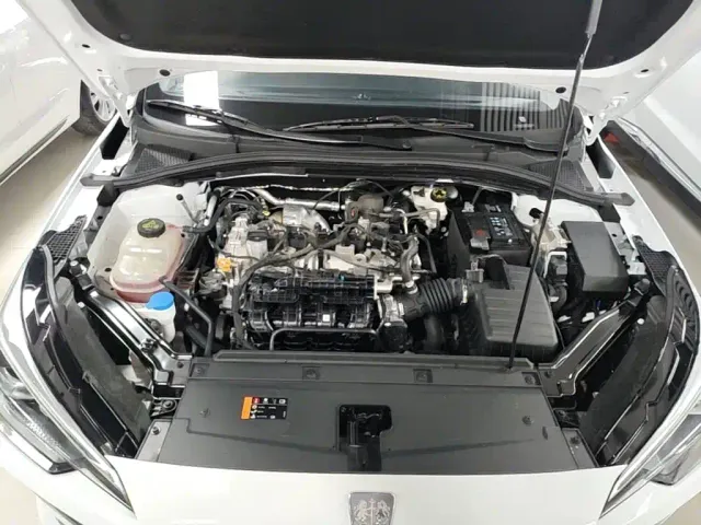 Roewe i5 — Фото автомобиля 19