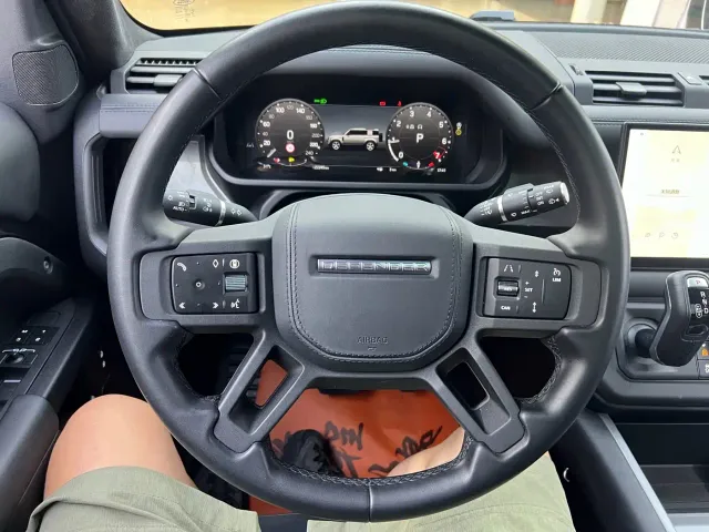 Land Rover Defender — Фото автомобиля 9