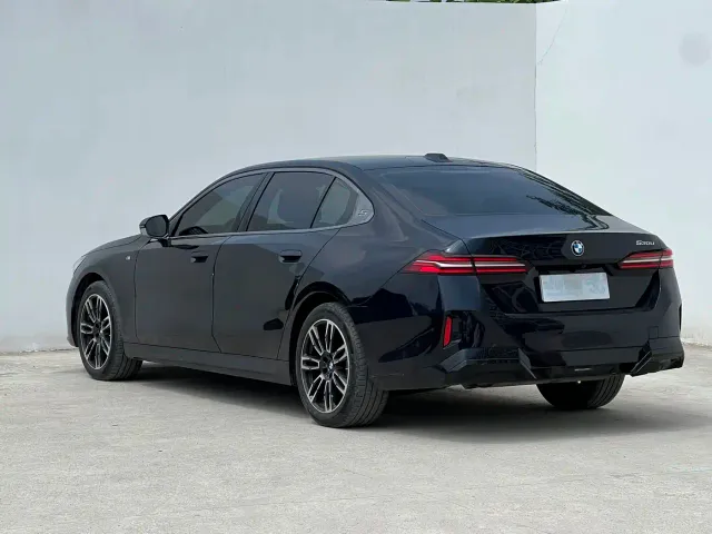 BMW 5 Series — Фото автомобиля 3