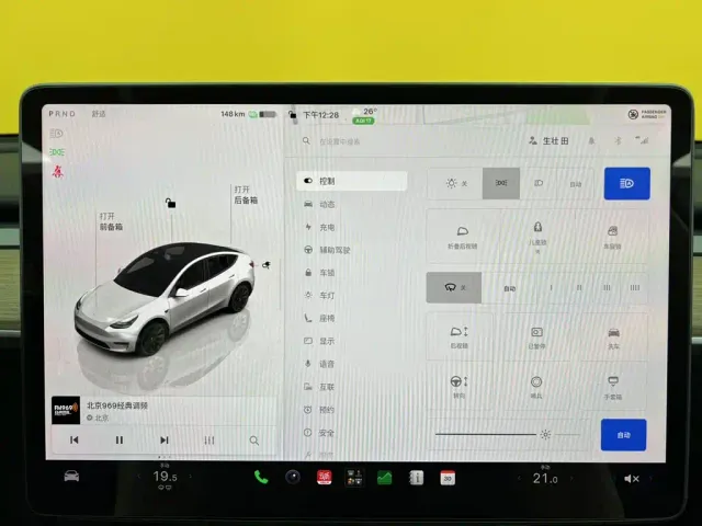 Tesla Model Y — Фото автомобиля 29