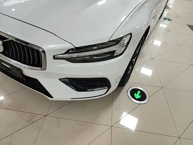 Volvo S60 — Фото автомобиля 23