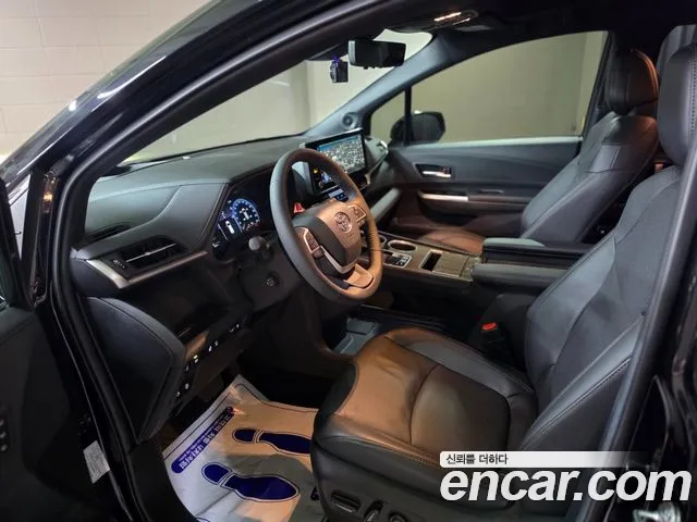 Toyota Sienna — Фото автомобиля 10