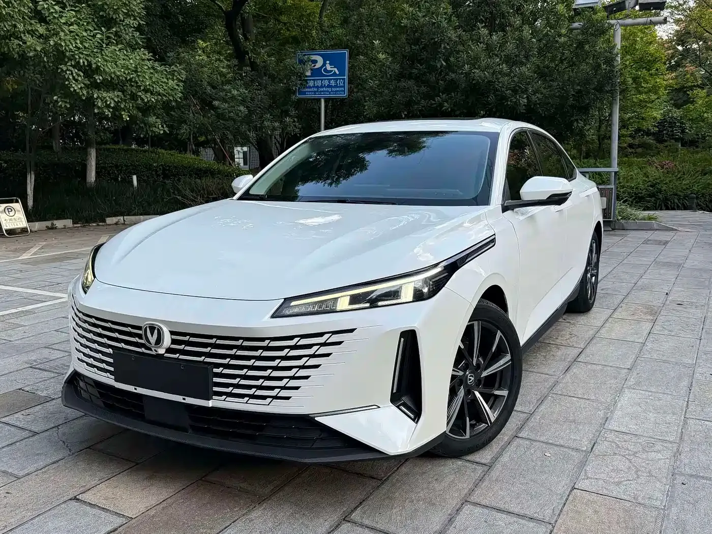 Фотография автомобиля — Changan Yida