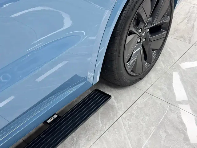 Li Auto L8 — Фото автомобиля 19
