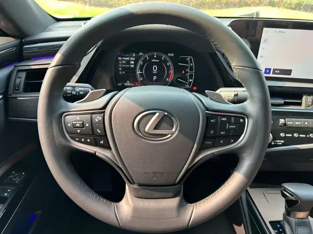 Lexus ES — Фото автомобиля 8