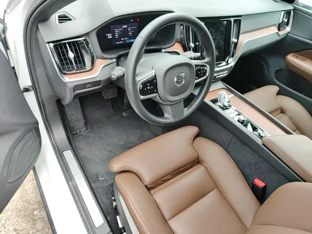 Volvo V60 — Фото автомобиля 20