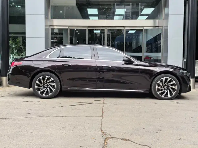 Mercedes-Benz E-Class — Фото автомобиля 6