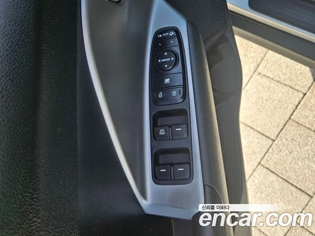 Kia Niro — Фото автомобиля 11