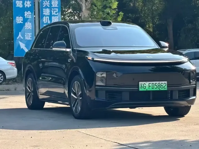 Li Auto L8 — Фото автомобиля 3