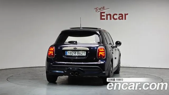 Mini Cooper — Фото автомобиля 4