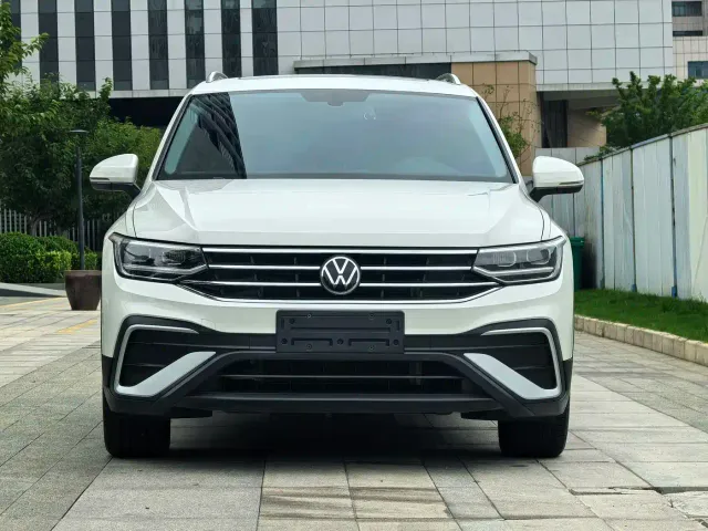Volkswagen Tiguan L — Фото автомобиля 2