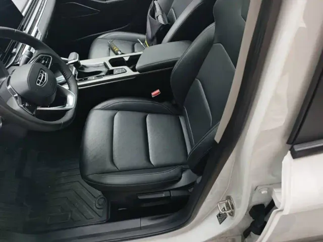 Geely Emgrand — Фото автомобиля 14