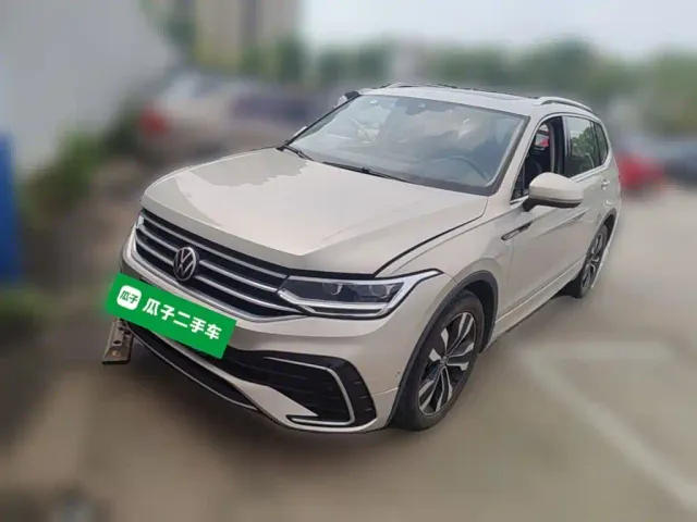 Фотография автомобиля — Volkswagen Tiguan L