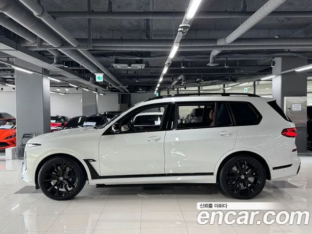 BMW X7 M60i xDrive M Sport 6 мест — Фото автомобиля 2