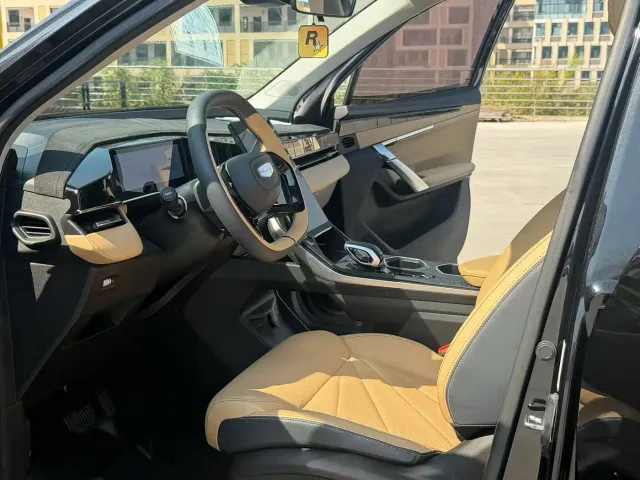 Geely Boyue L — Фото автомобиля 4