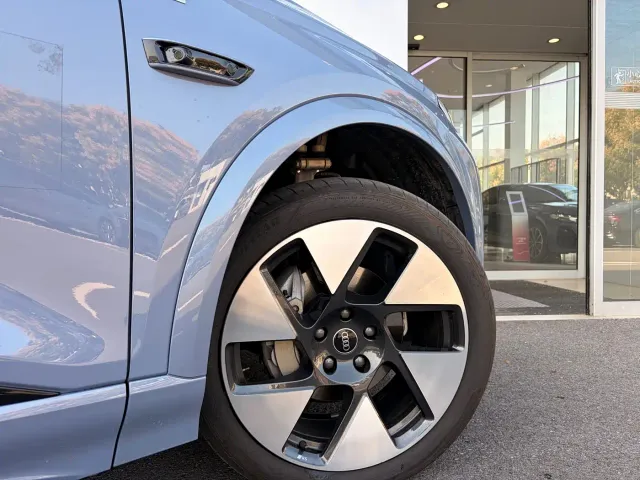 Audi Q6L e-tron — Фото автомобиля 6