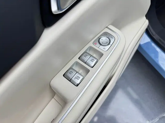 Li Auto ONE — Фото автомобиля 13